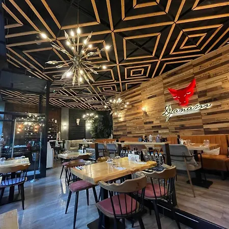 M Star Rooms, Private Parking, Center Διαμέρισμα