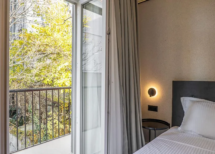 M Star Rooms, Private Parking, Center ソフィア